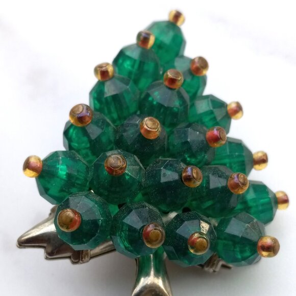 Christmas Tree Brooch Faceted Green Beads w Red Toppers 1960s - Picture 5 of 11